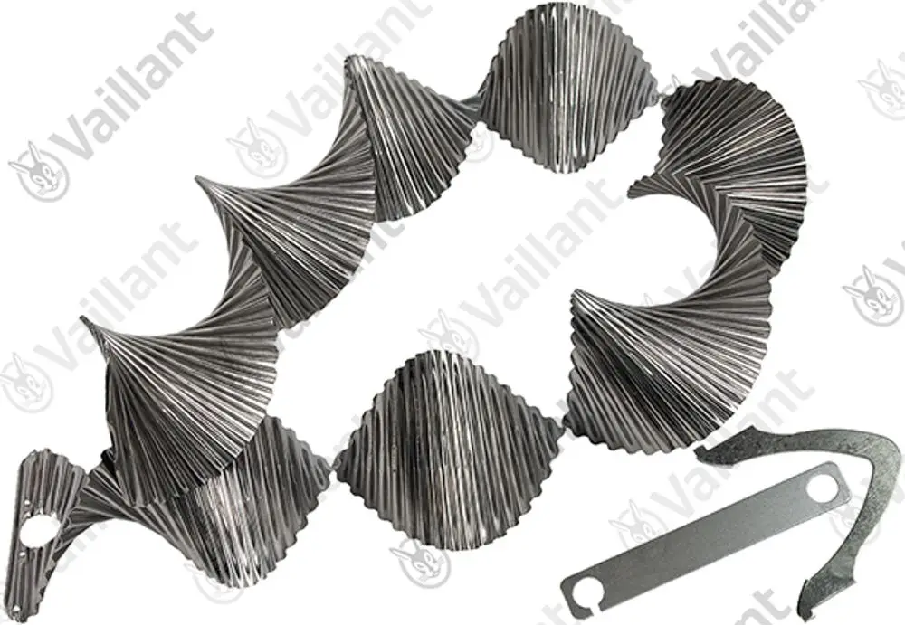 Vaillant Metallteil mit gewellter Oberfläche, bestehend aus mehreren sich abwechselnden, scharfen und runden Formen, sowie zwei zusätzlichen Metallstücken.
